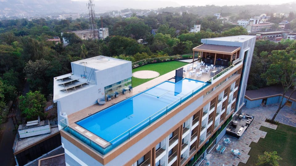 Property building, Bird's eye view, Balcony/Terrace, Pool view, Pool view, Swimming pool, Swimming pool