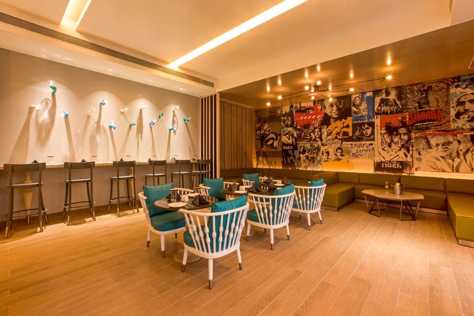 Restaurant/places to eat, Lounge or bar