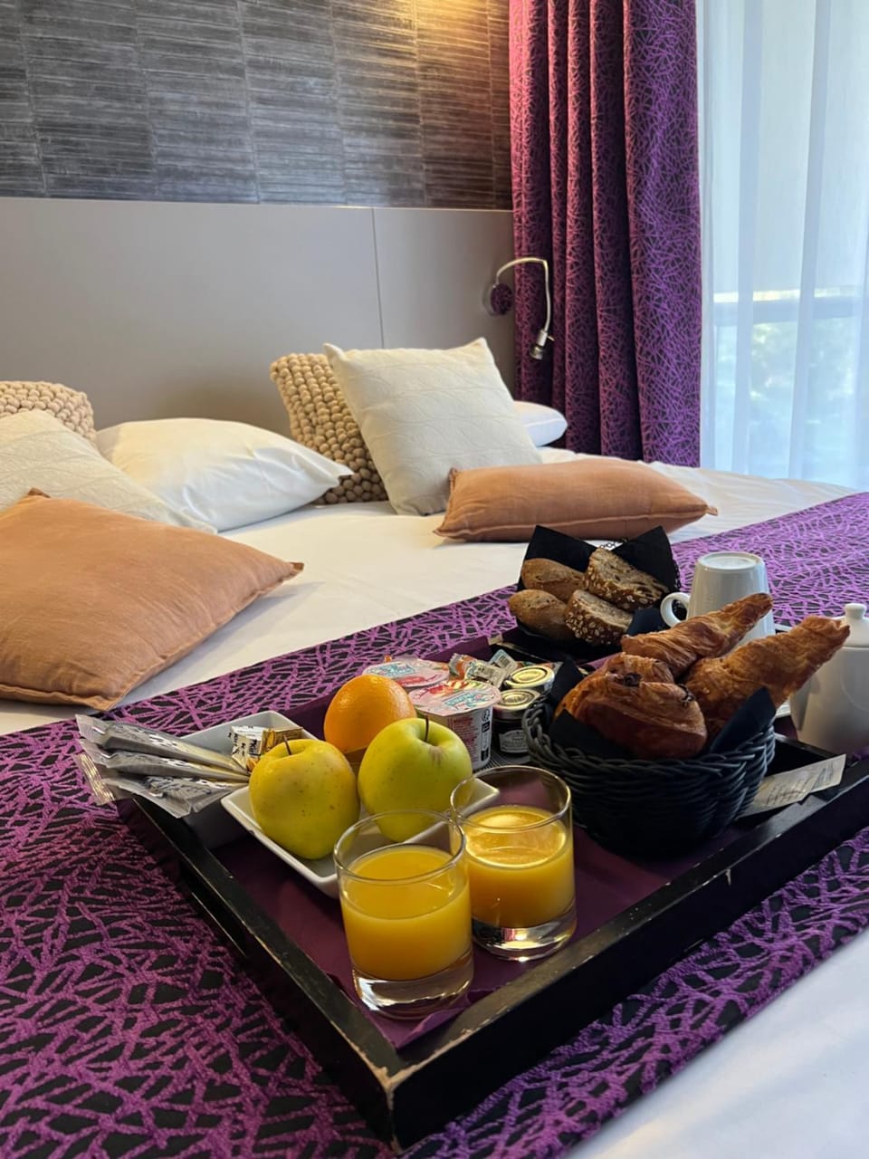 Bed, Food and drinks, Photo of the whole room, Bedroom, Breakfast, Continental breakfast
