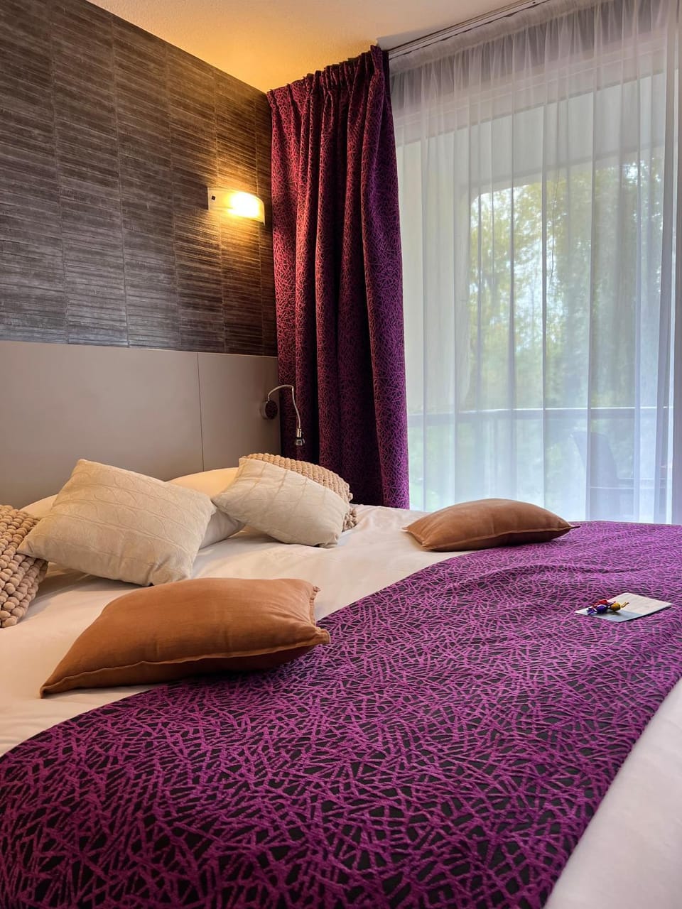 Bed, Photo of the whole room, Bedroom, Mountain view