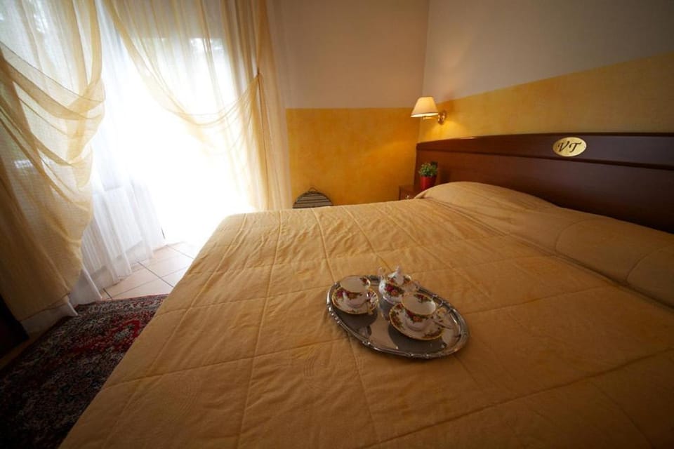 Bed, Day