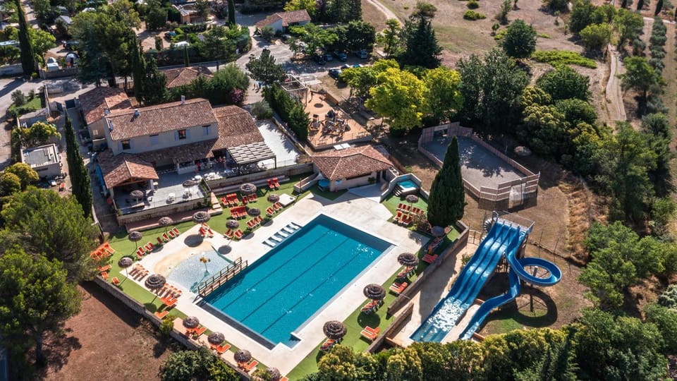 Camping Les Hautes Prairies Hotel in Lourmarin