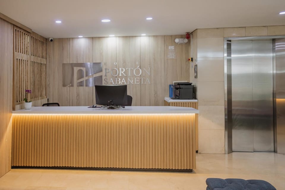 Lobby or reception, elevator