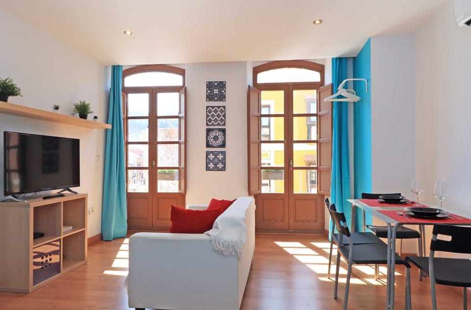 Communal lounge/ TV room, TV and multimedia, Living room, Dining area