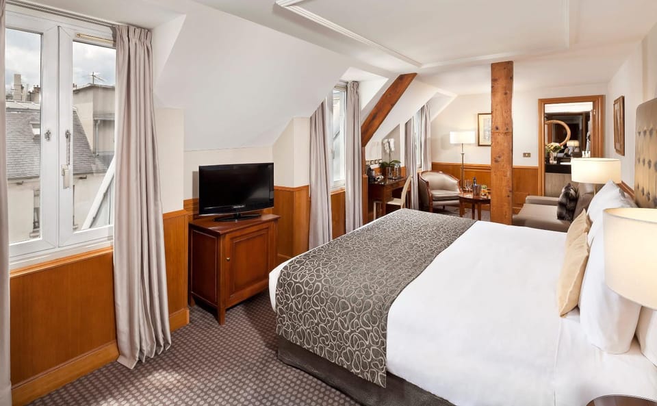 Bed, Bathroom, TV and multimedia, Coffee/tea facilities, View (from property/room), Bedroom, Drinks