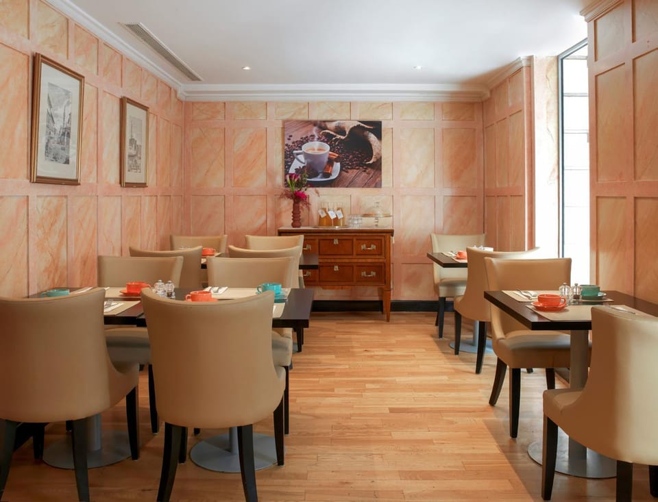 Restaurant/places to eat, Coffee/tea facilities, Food and drinks, Dining area, Breakfast, Drinks