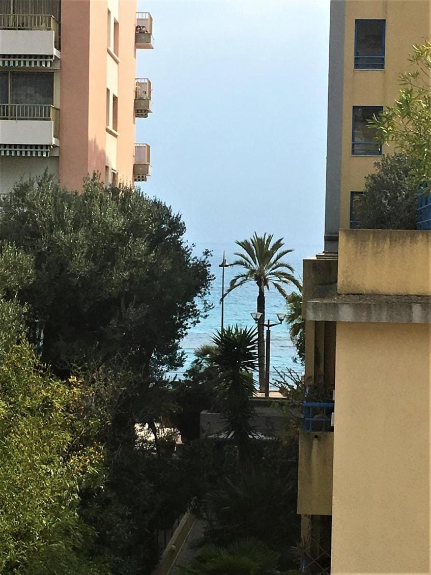 Studio bord de mer à proximité monaco et menton 4 personnes à roquebrune cap martin Apartment in Roquebrune-Cap-Martin