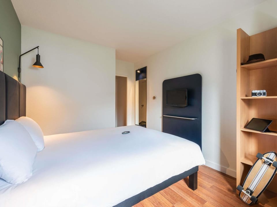 Bed, Bedroom