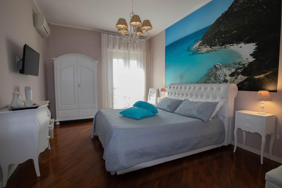 Bed, Photo of the whole room, Decorative detail