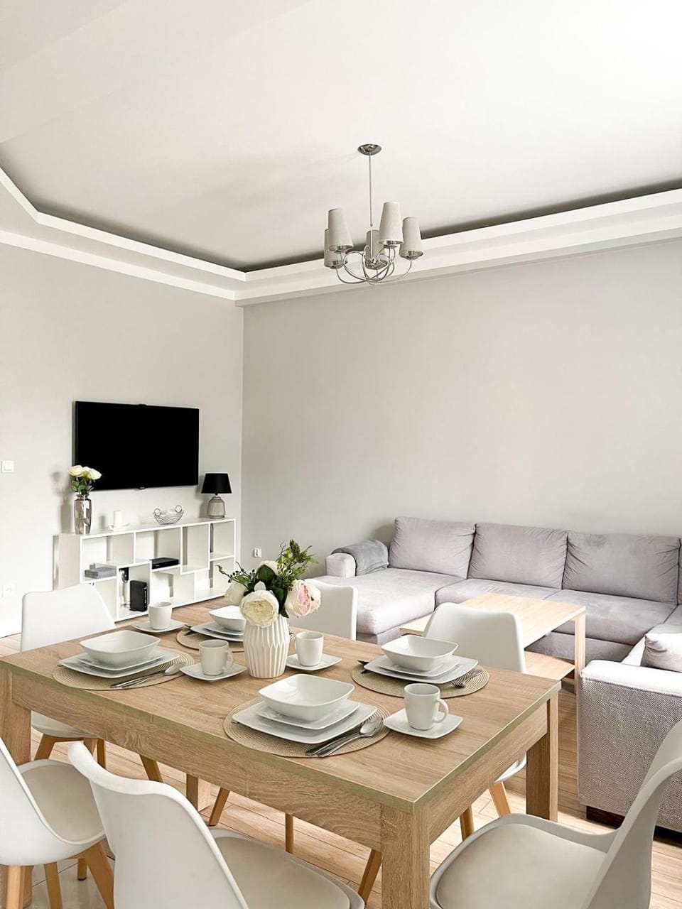 TV and multimedia, Coffee/tea facilities, Living room, Seating area, Dining area