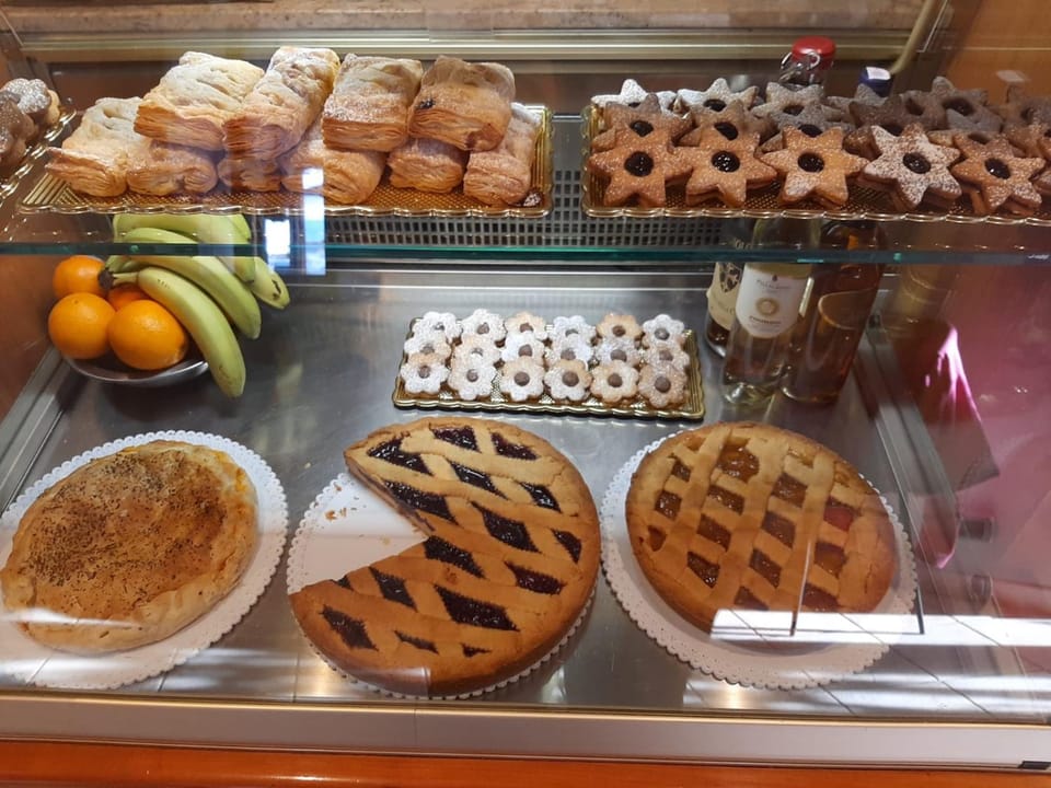 Food and drinks, Food, Breakfast, Continental breakfast