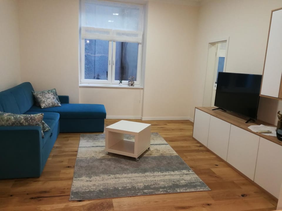 TV and multimedia, Seating area