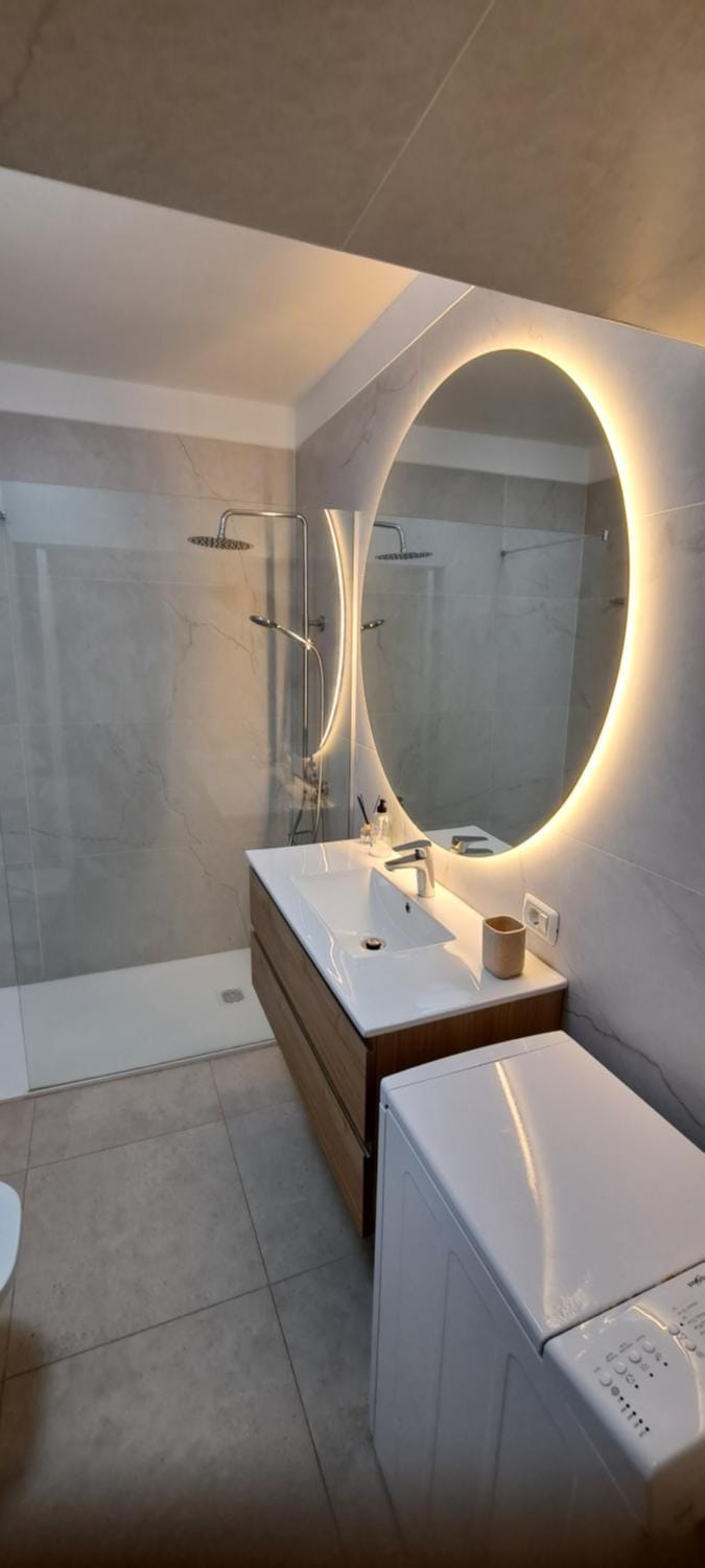 Shower, Bathroom, towels, washing machine