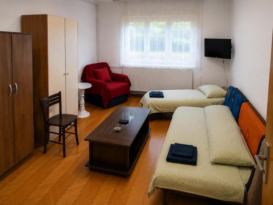 TV and multimedia, Bedroom, wardrobe