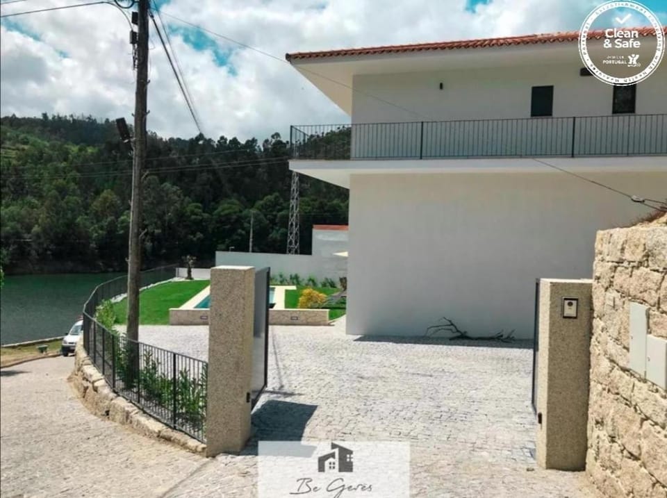 ERMAL HOUSE House in Portugal