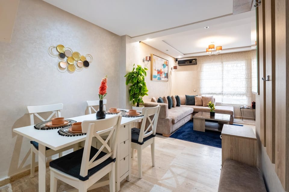 Seating area, Dining area, air conditioner