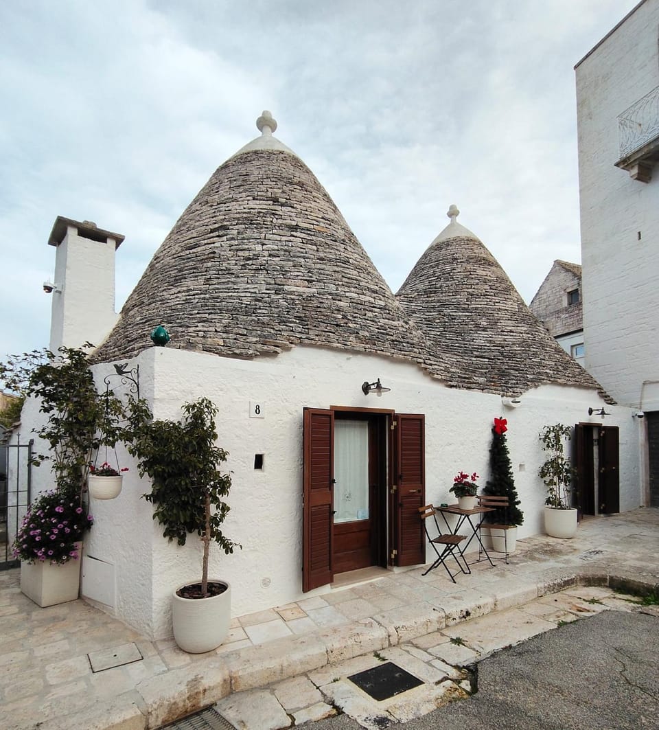 Trullo al vicoletto al civico 10, civico 8, civico 7 House in Province of Taranto