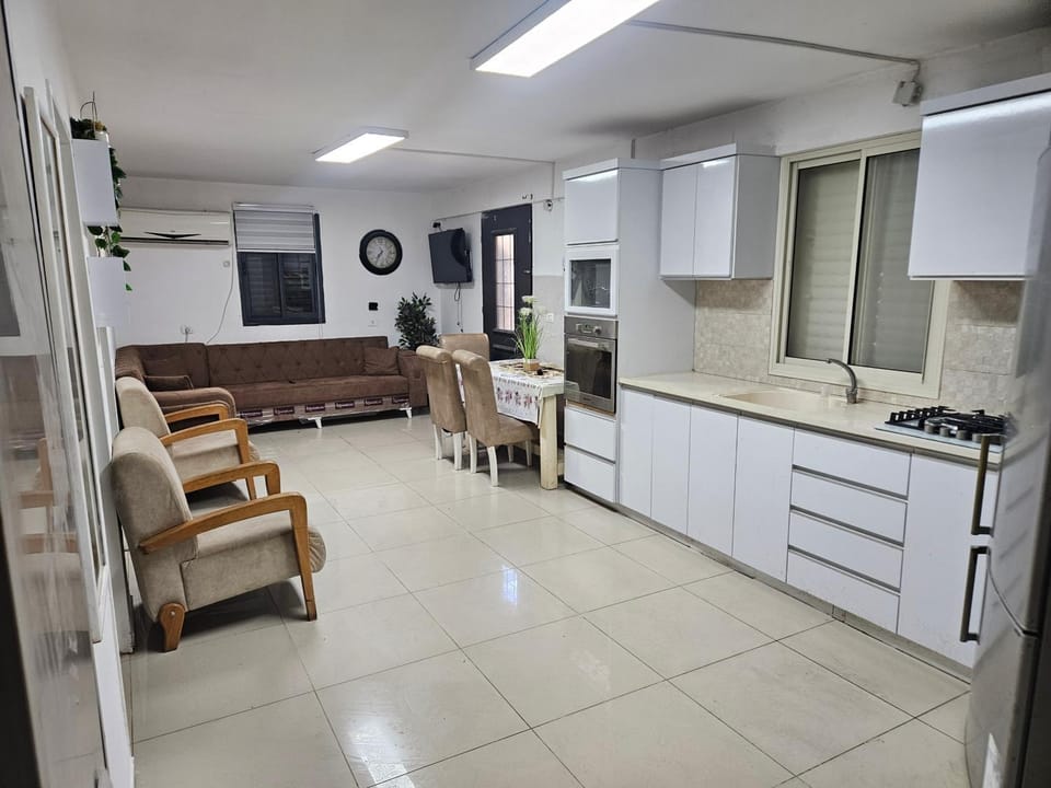 באוירה יהודית Apartment in North District