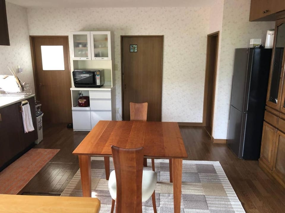 Kitchen or kitchenette, Seating area, Dining area, Communal kitchen