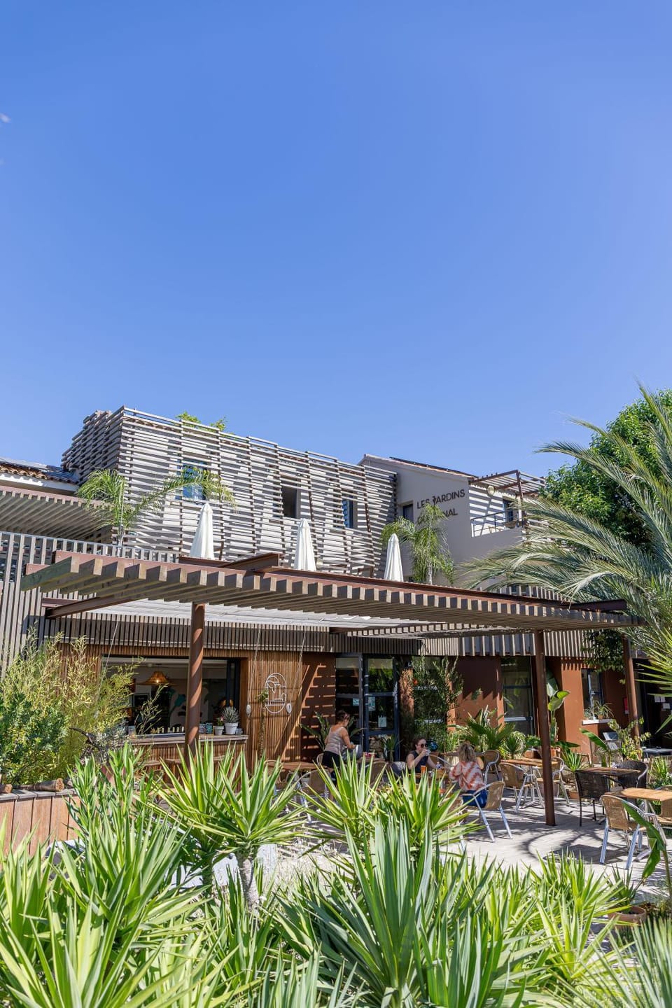 Property building, Patio, Restaurant/places to eat