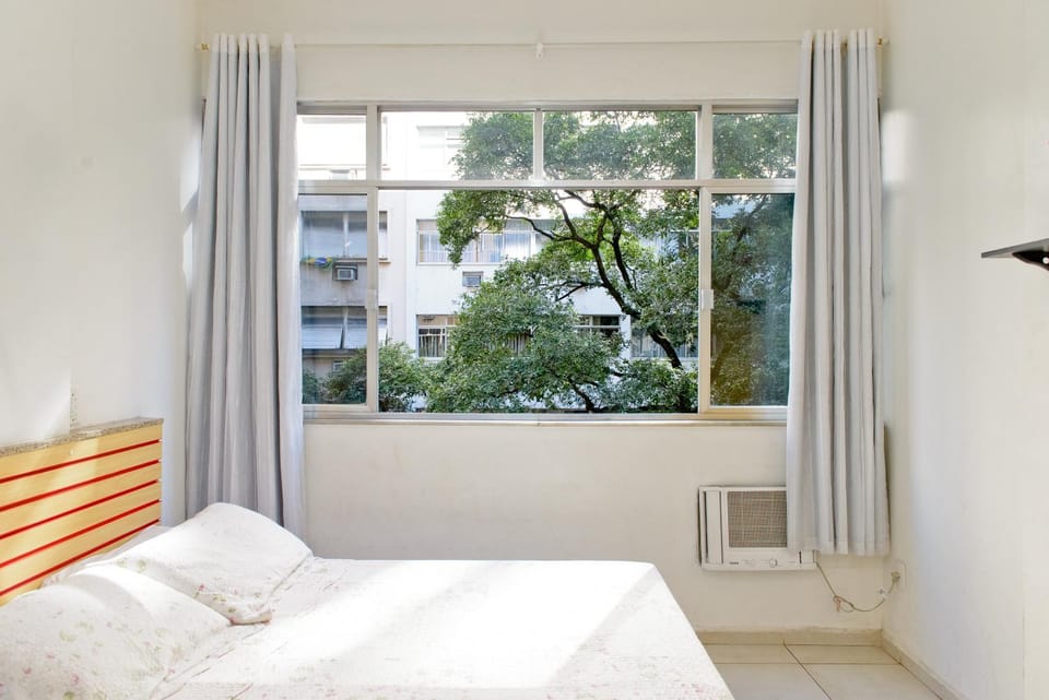 Photo of the whole room, Street view
