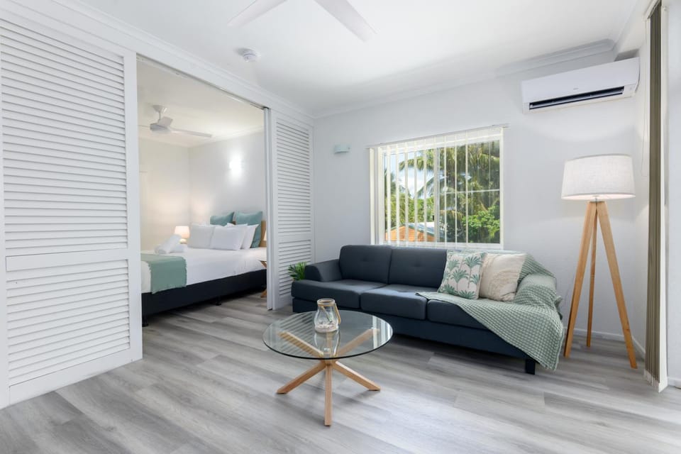 Living room, Bedroom