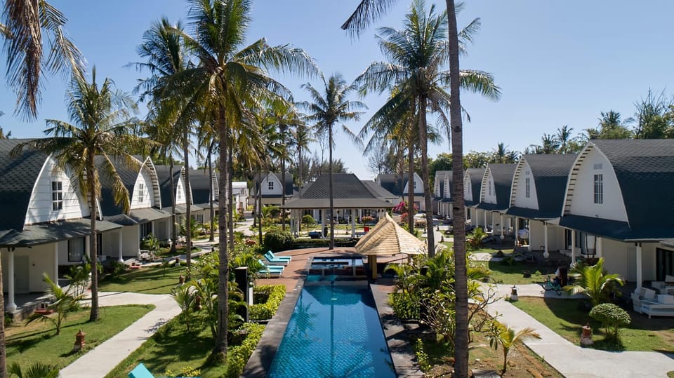 Property building, Garden, Swimming pool