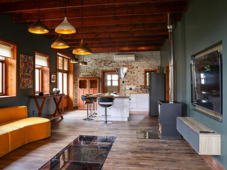 TV and multimedia, Kitchen or kitchenette, Living room