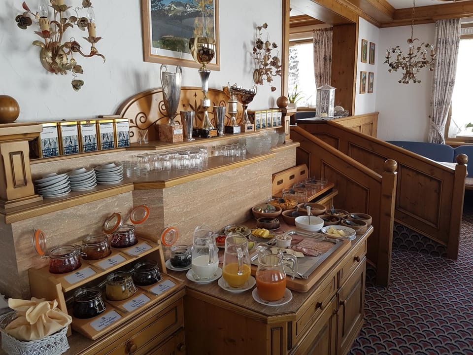 Coffee/tea facilities, Food and drinks, Food, Breakfast, Buffet breakfast