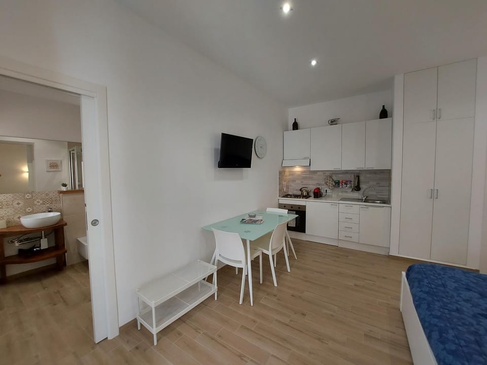 TV and multimedia, Kitchen or kitchenette, Seating area, Dining area