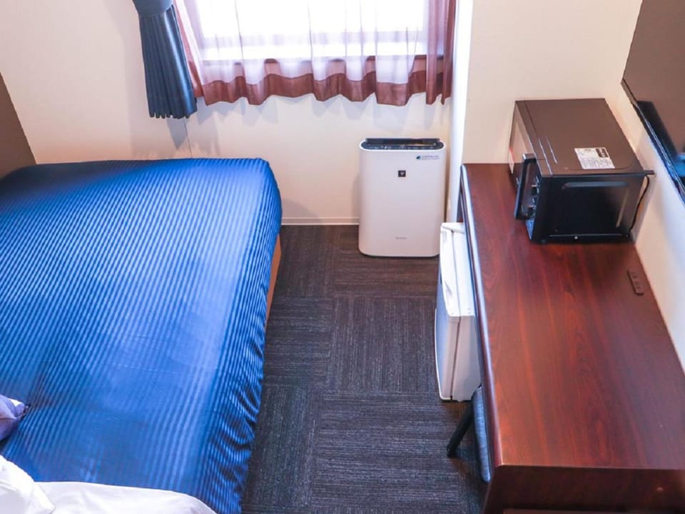 Bed, TV and multimedia, Kitchen or kitchenette, Photo of the whole room, hair dresser