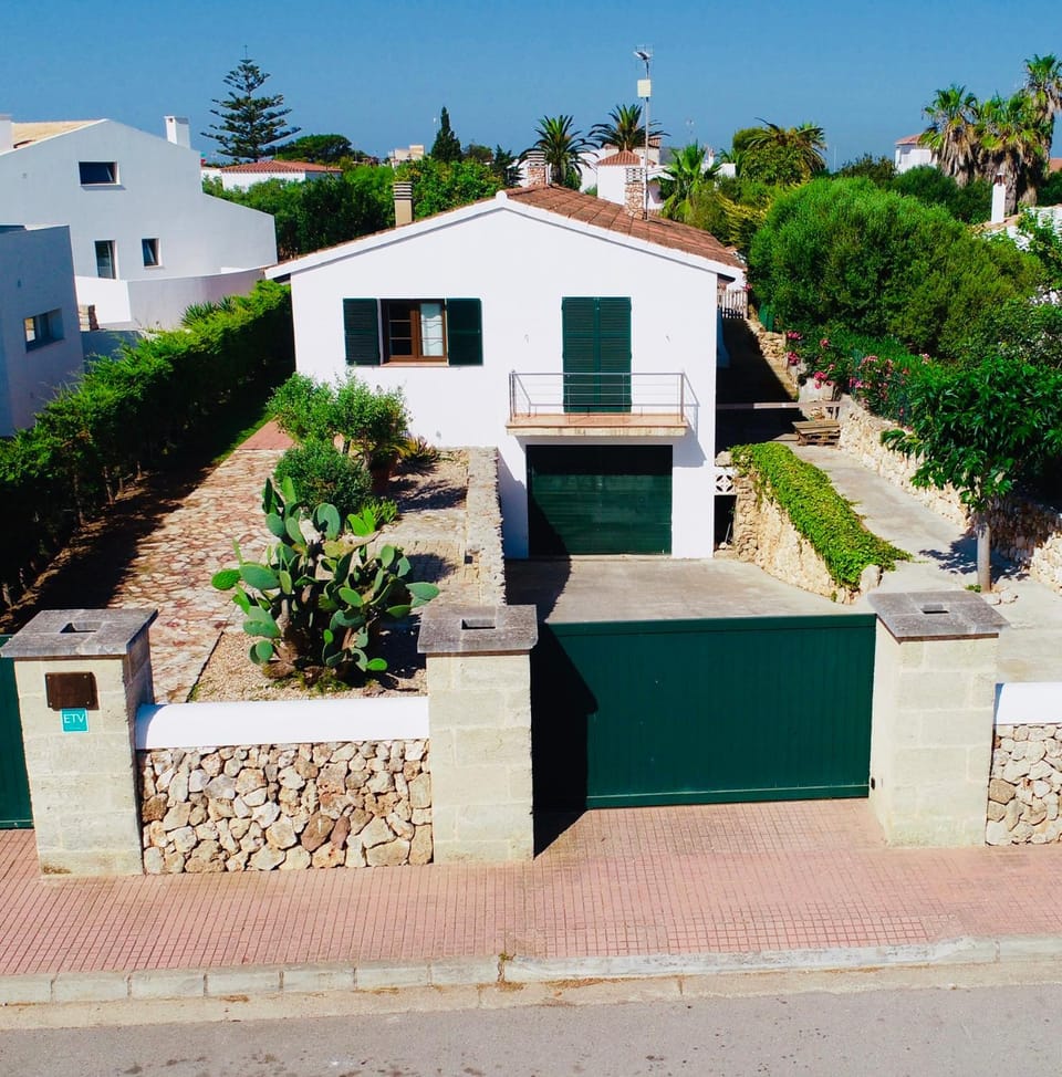 Facade/entrance, Bird's eye view