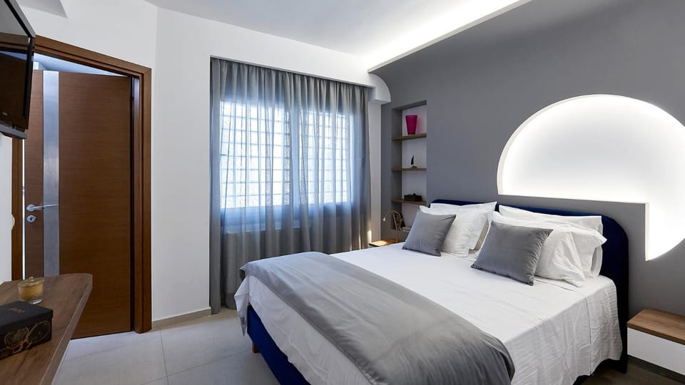 Bed, Photo of the whole room, Decorative detail, Bedroom