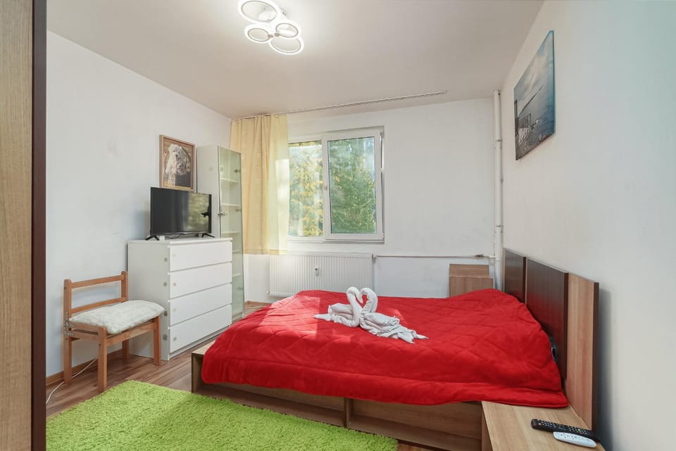 Bed, Evening entertainment, Bedroom
