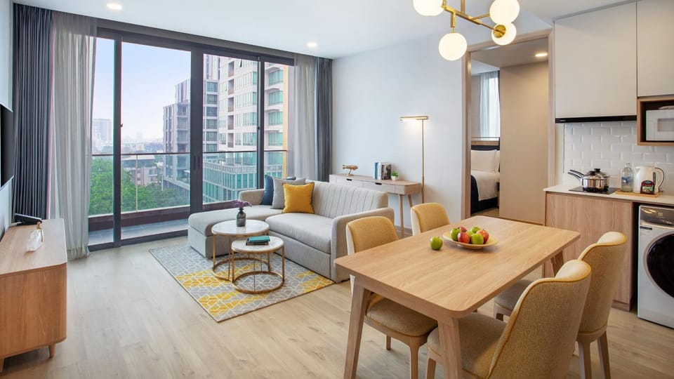 Coffee/tea facilities, View (from property/room), Balcony/Terrace, Photo of the whole room, City view