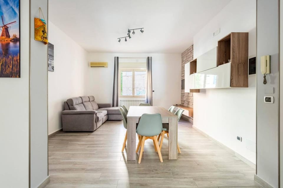 Living room, Seating area, Dining area, air conditioner