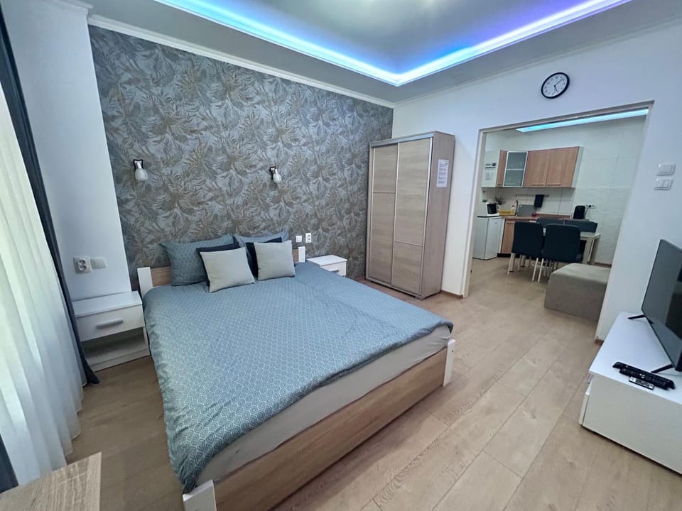 Bedroom, wardrobe