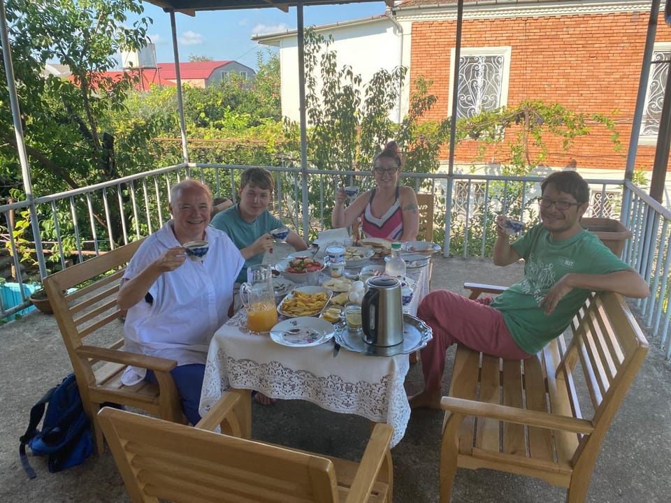 Restaurant/places to eat, People, Balcony/Terrace