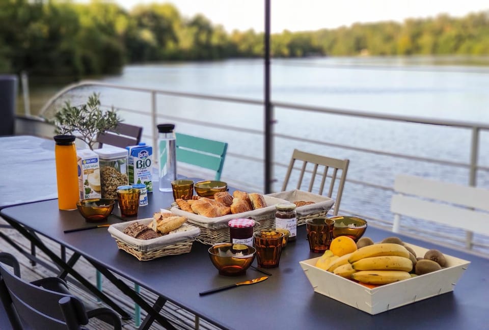 Balcony/Terrace, River view, Continental breakfast