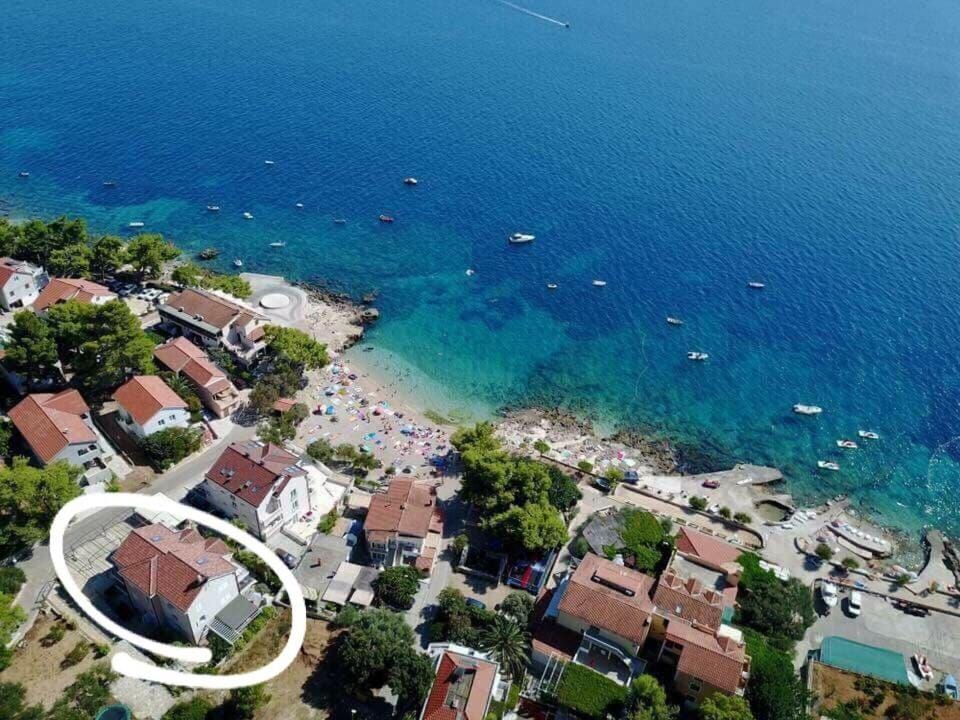 Neighbourhood, Natural landscape, Beach