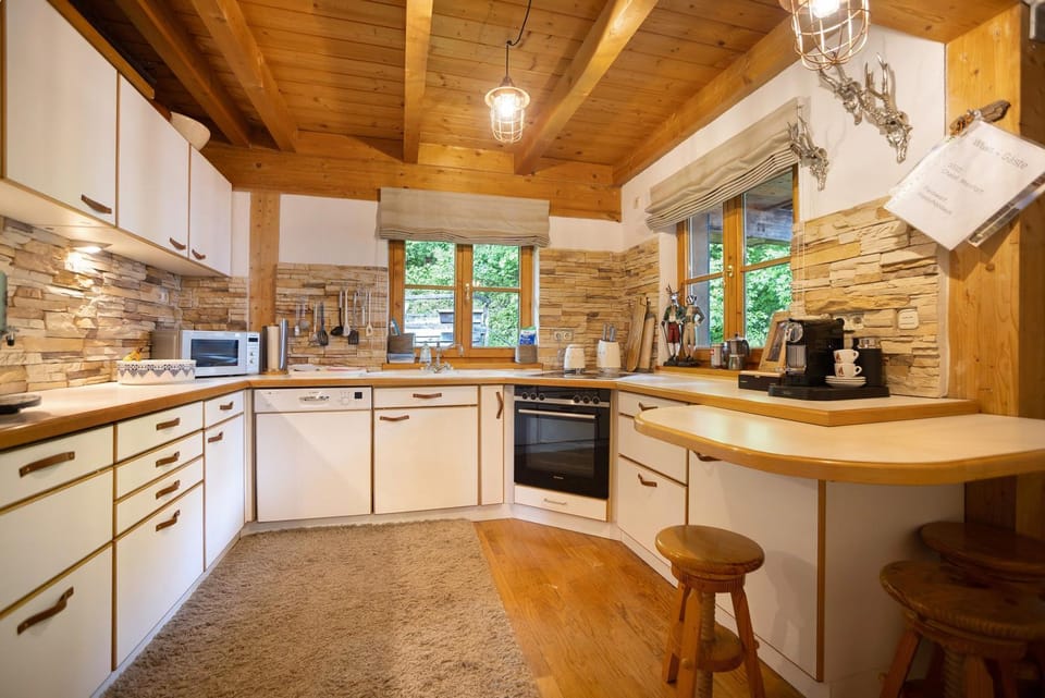 Kitchen or kitchenette, Living room