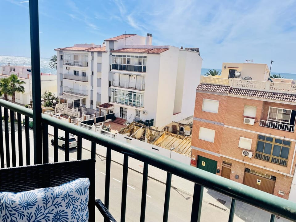 View (from property/room), Balcony/Terrace, City view