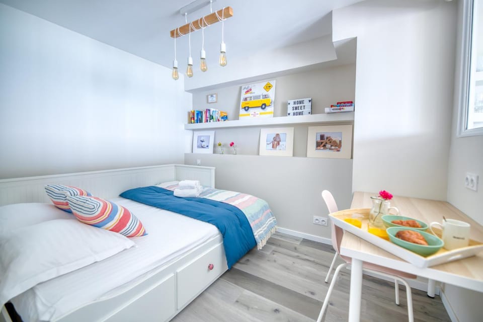 Bed, Bedroom