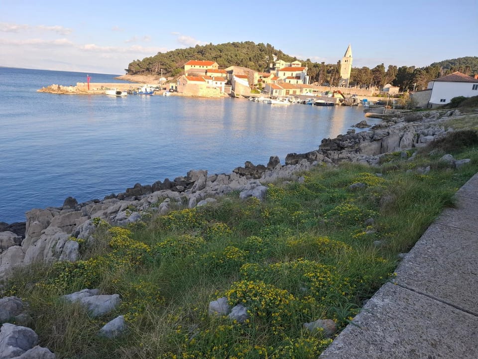 Nearby landmark, Restaurant/places to eat, Natural landscape, Sea view