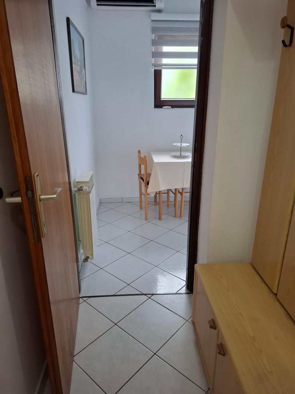 Seating area, Dining area