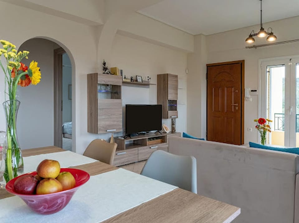 TV and multimedia, Living room, Seating area, Evening entertainment