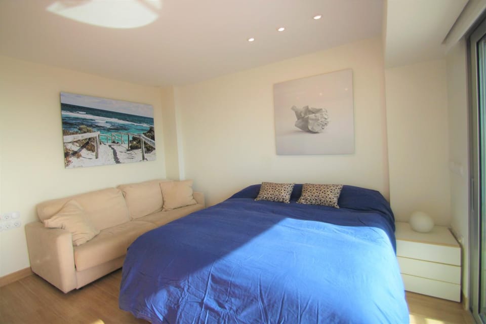 Photo of the whole room, Bedroom