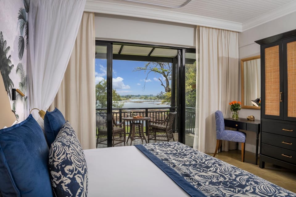 Natural landscape, View (from property/room), Balcony/Terrace, Seating area, Bedroom, River view