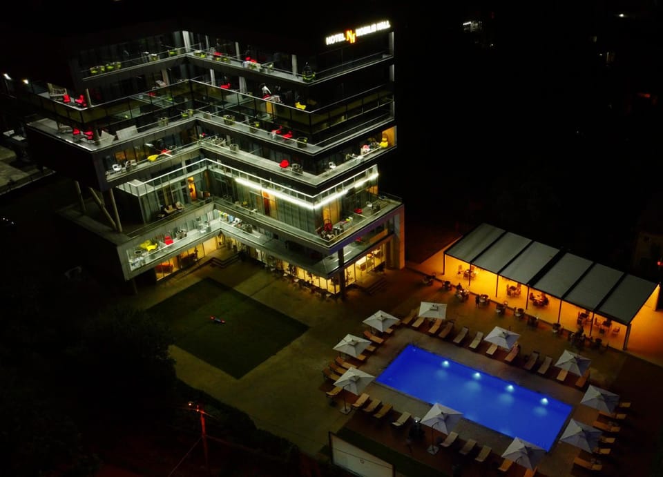 Property building, Restaurant/places to eat, Night, Pool view, Swimming pool, Breakfast, sunbed