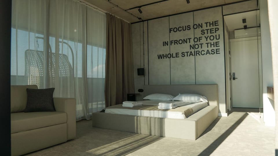 Bed, Photo of the whole room, Bedroom, Text overlay